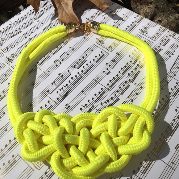 Yellow bib necklace - Picture 7 of 7